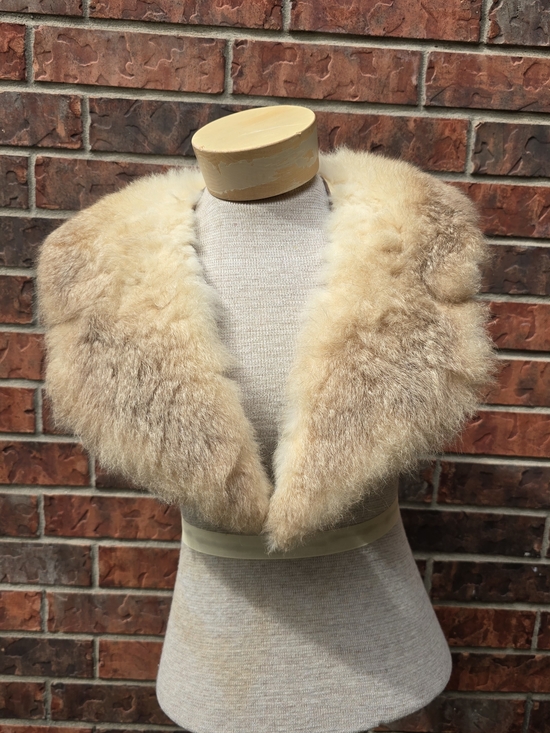 Accessories - Vintage Fur Shawl Wrap Womens One Size Beige Handmade Quilted Satin Underside